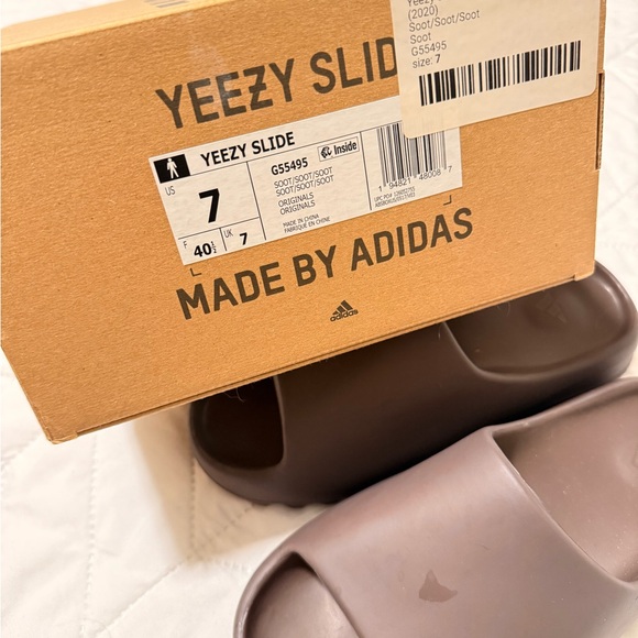 Yeezy Brown Slide Sandals - Picture 2 of 4